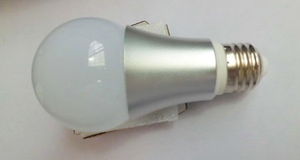 愛(ài)德視5W LED燈泡 護(hù)眼節(jié)能的理想選擇，點(diǎn)亮溫馨生活