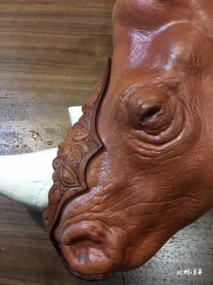 王嘉慶皮塑新作《犀牛RHINOCEROS》 材料溫度與靈魂碰撞的藝術篇章